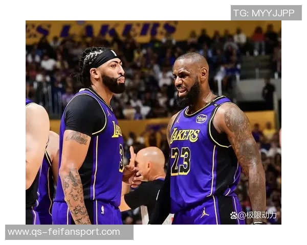 老詹在湖人战术体系中的定位分析与角色转变探讨