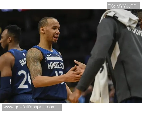 迪林厄姆28分钟高效表现14投10中三分全中助球队大胜正负值高达32